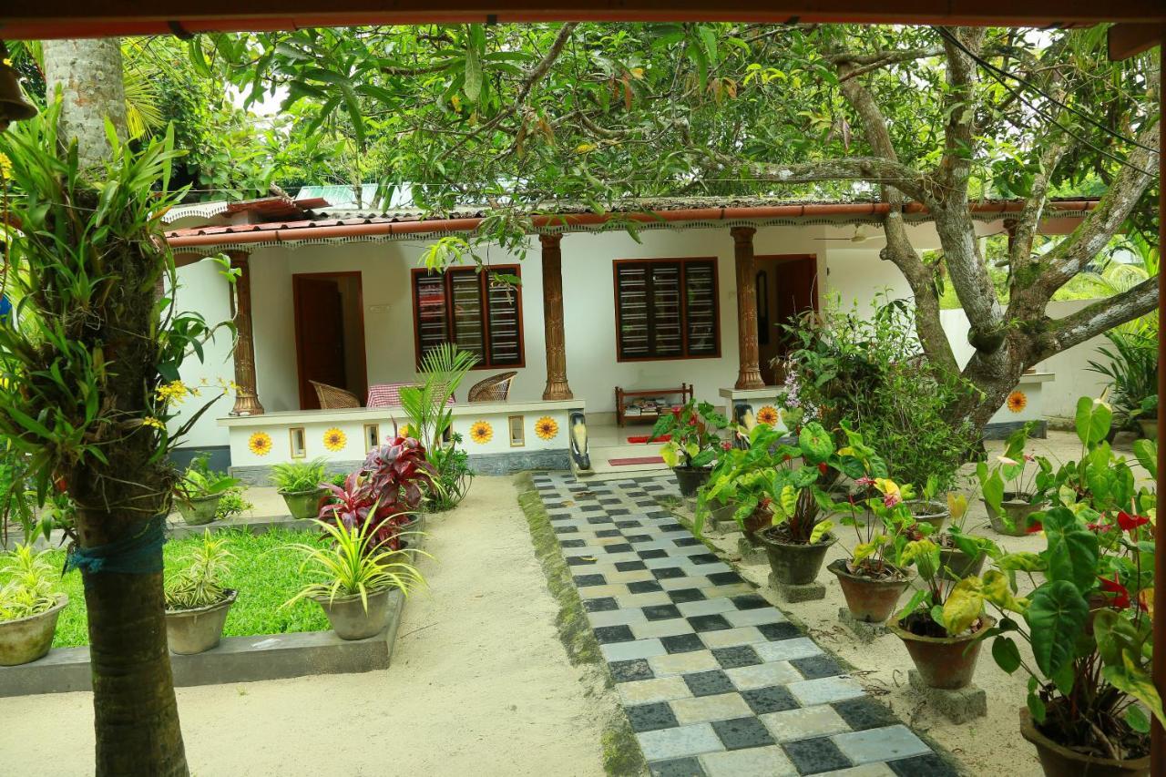 Marari Nest Beach Homestay มาราริคุลาม ภายนอก รูปภาพ